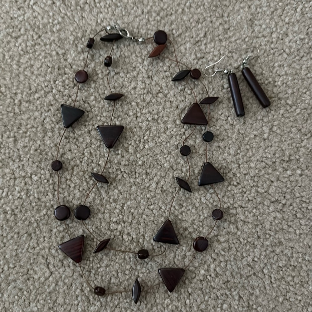 Wooden necklace and earring set handmade in Costa Rica